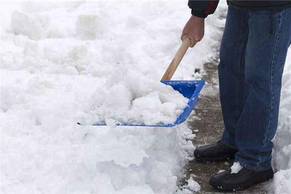 梦见扫雪