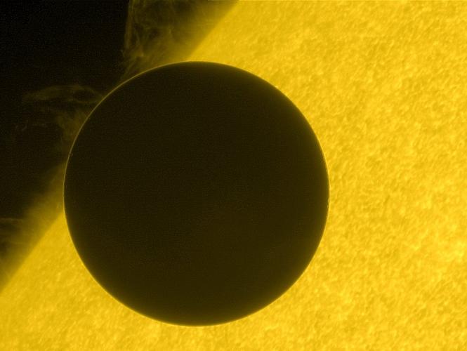 2023-06-09:每日一天文图(成大物理分站)——日盘边缘的金星