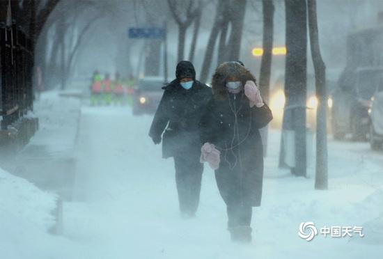 中国天气网讯 17日开始,大范围雨雪来袭,由于水汽条件充分,这两天