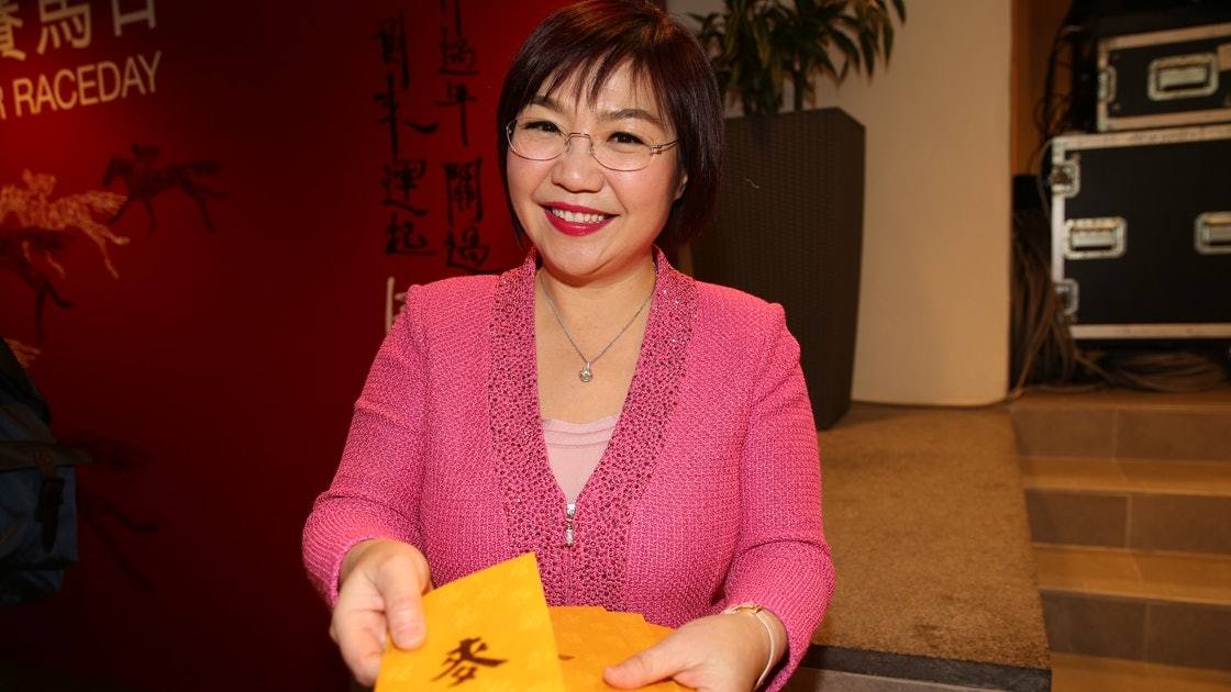 港媒就访问了香港著名堪舆学家麦玲玲,让她来给张柏芝的孩子算一下命